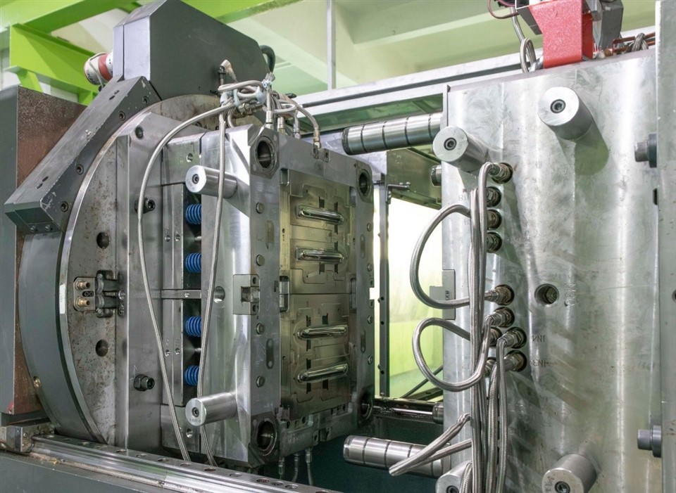 Automotive Taillight Injection Molds factory