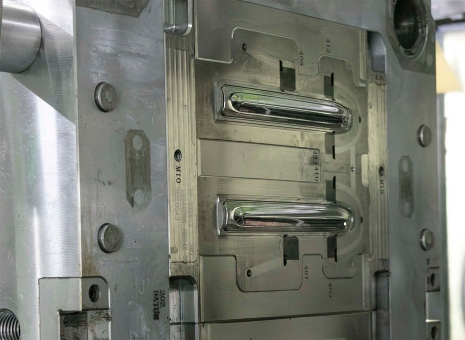 Automotive Taillight Injection Molds price